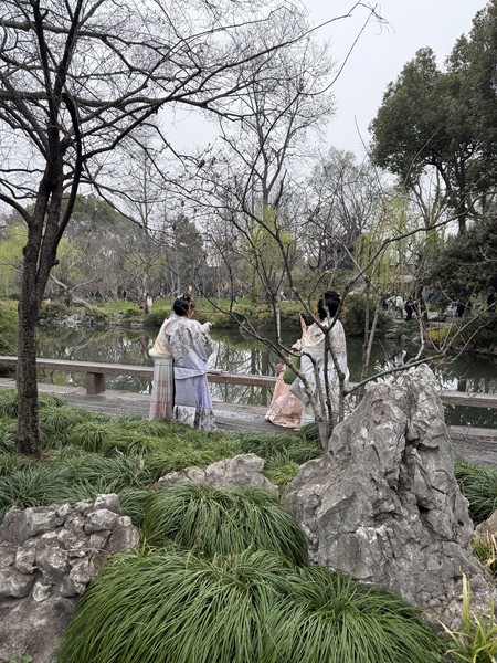Побывали на экскурсии с Дмитрием в самом китайском городе Сучжоу - это было замечательно: познавательно и