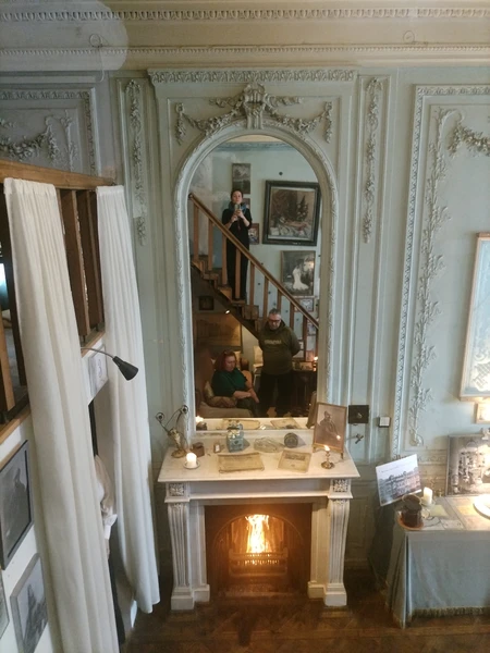 очень красивый дом,уникальный! прекрасная расказчица Марина,увлеченная темой,артистичная красавица! душевная,талантливая Маша,хозяйка квартиры! вкуснейший пирог! очень приятное впечатление,волшебный