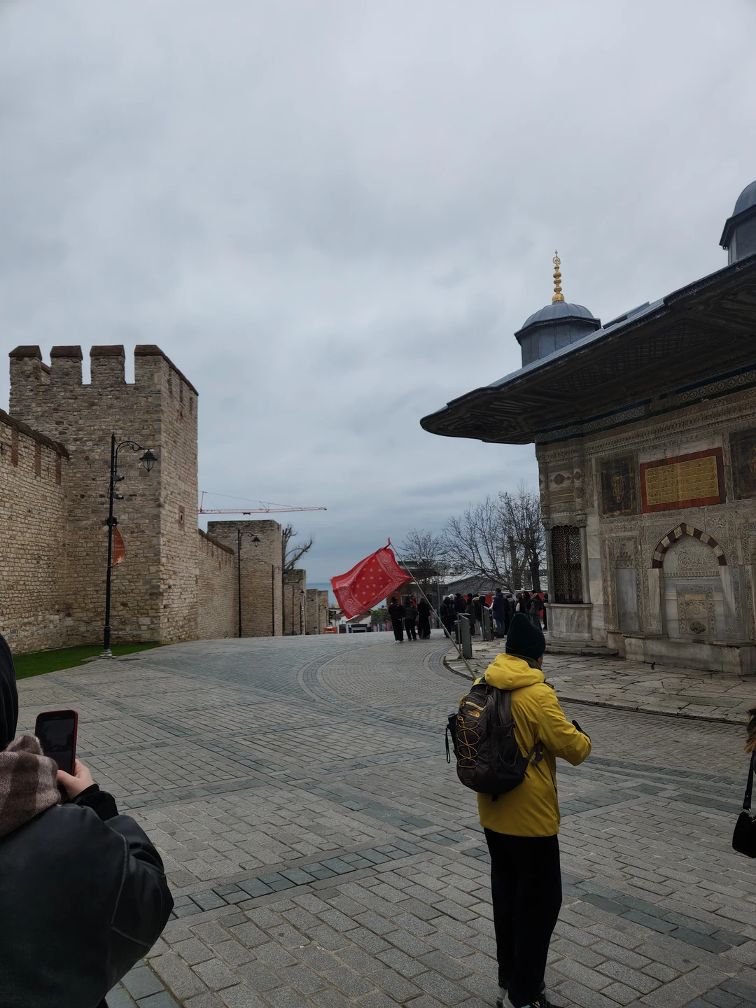 Заранее напомнили о месте сбора и времени. Гид полноценно ознакомил с заявленными достопримечательностями, было весело и интересно. Спасибо