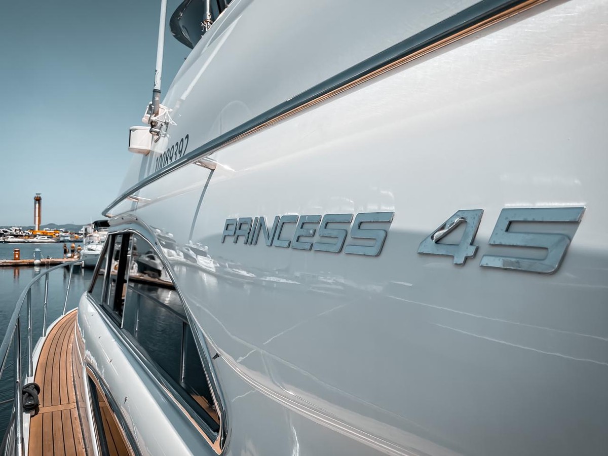 Главное изображение экскурсии - Морская прогулка на яхте Azimut