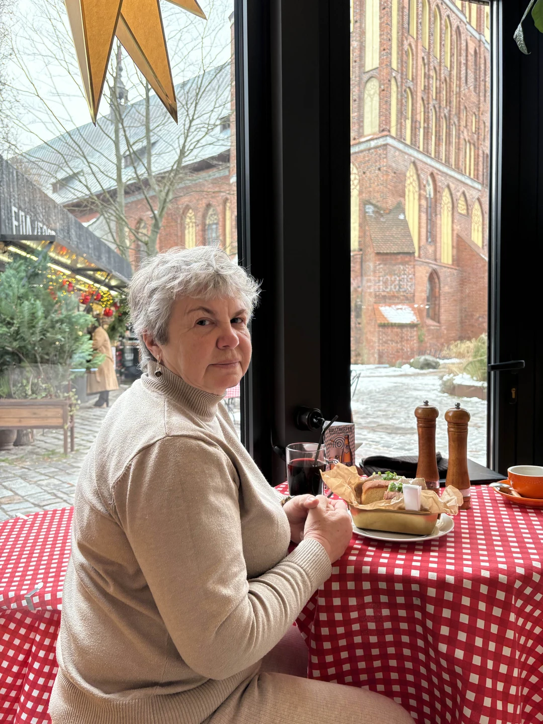 Экскурсия была с Дмитрием, очень интересно и познавательно, очень многое узнала о блюдах, которые ели и едят в Калининграде
