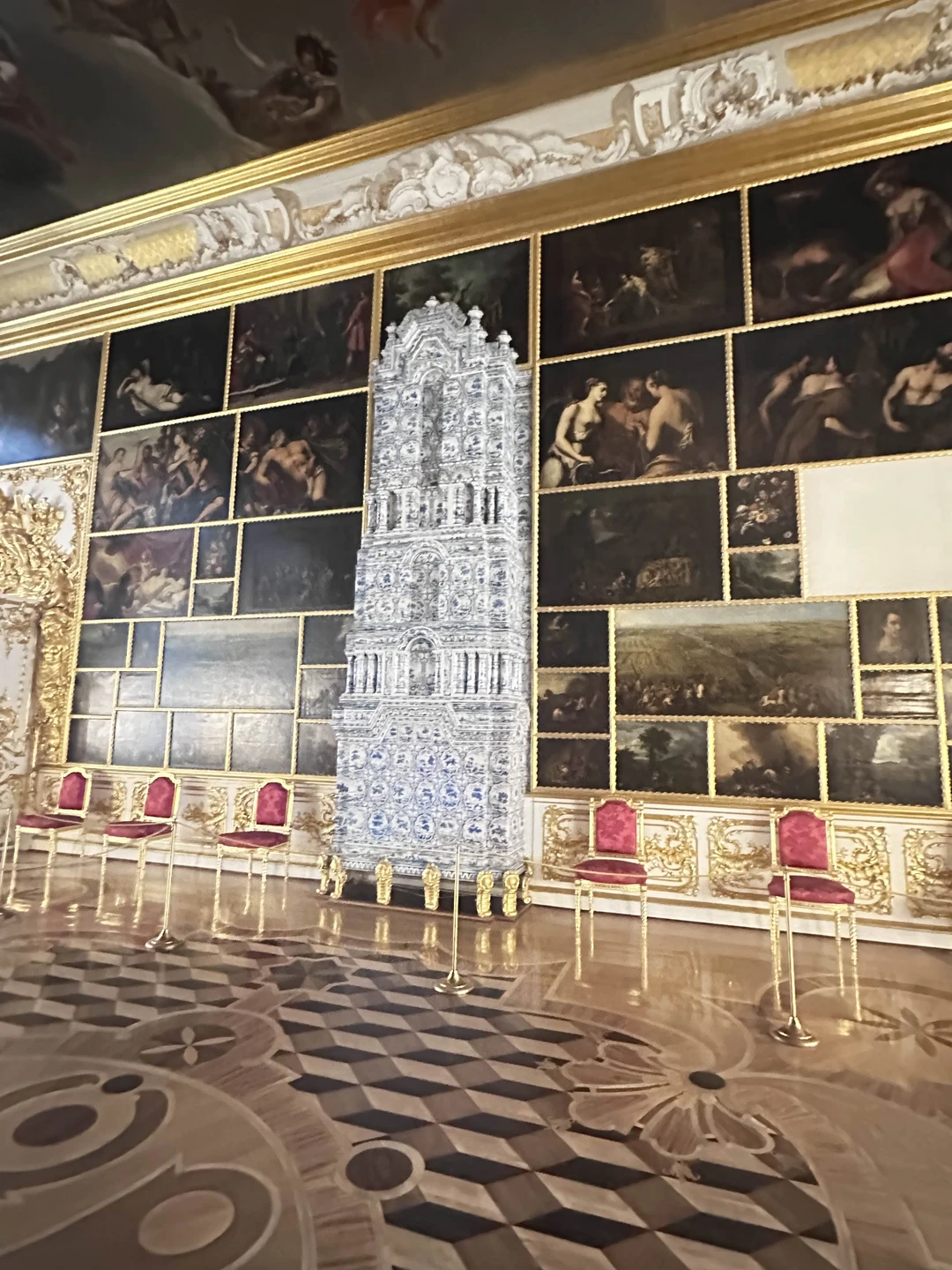 Бронировали экскурсию с посещением Екатерининского дворца и Феодоровского собора. Но видимо группа не набралась и нас