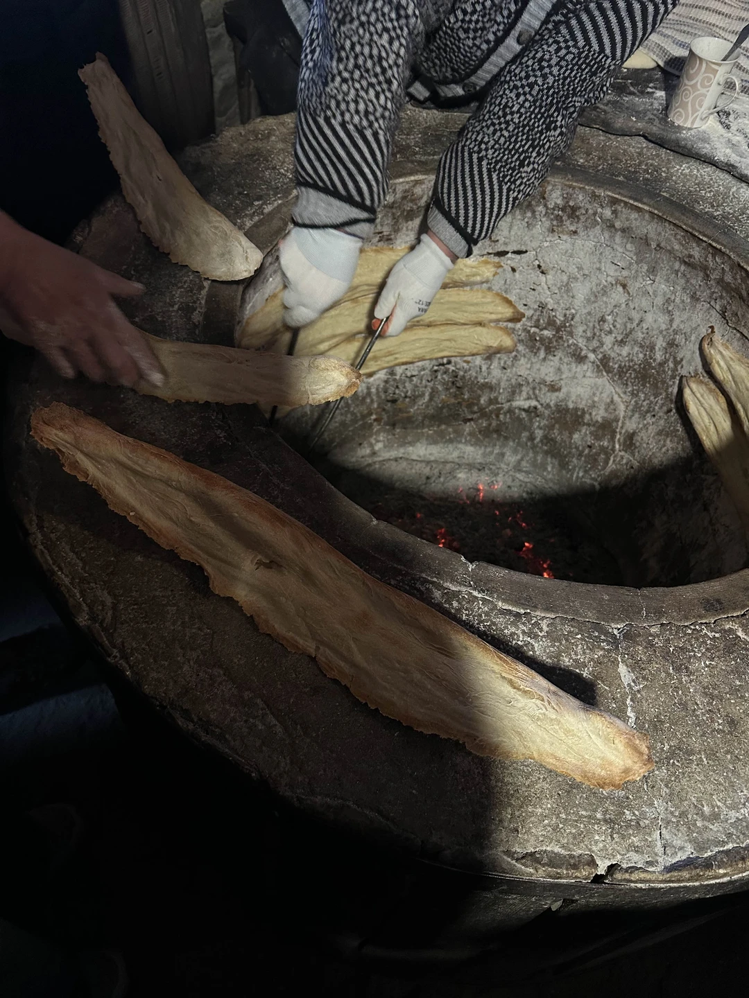 Экскурсия супер! Заехали в домашнюю пекарню, где нас угостили вкуснейшим свежим хлебом. Потом заехали на дегустацию