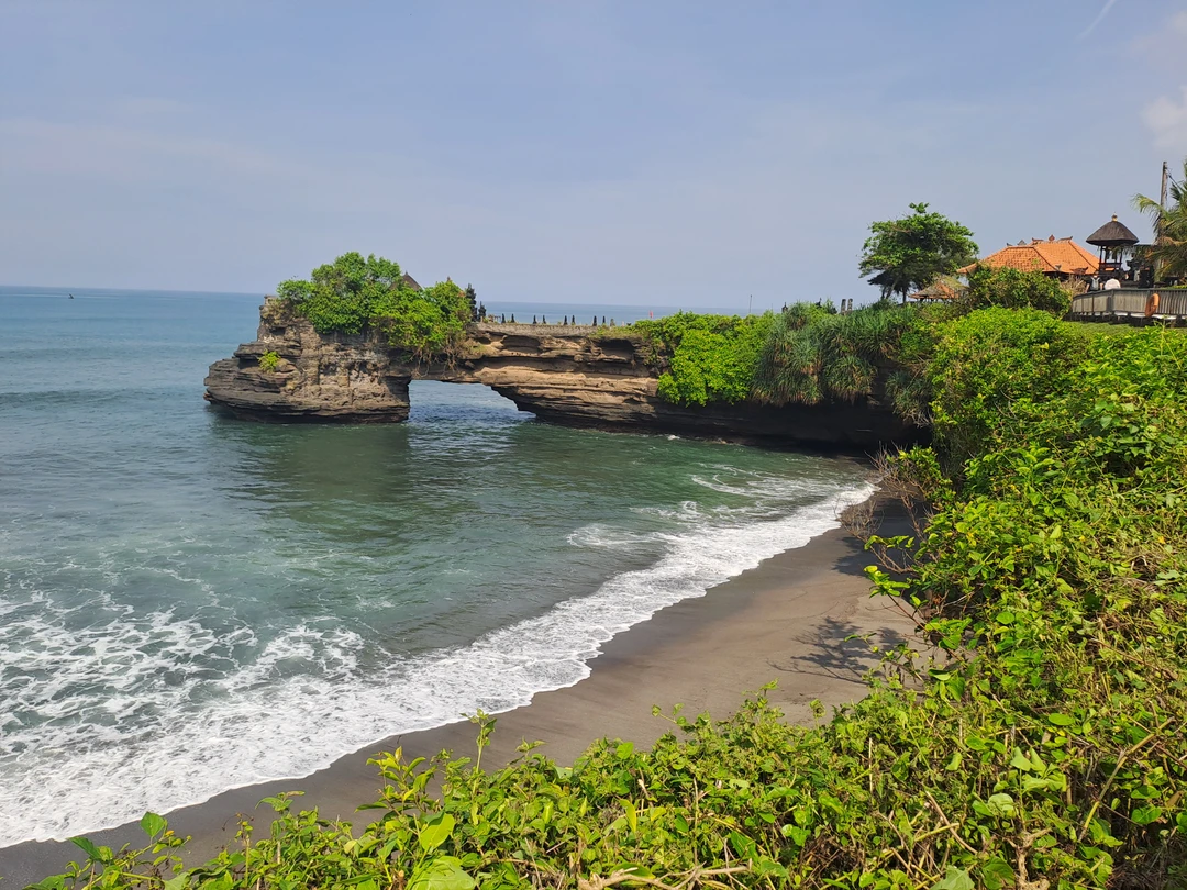 Из множества обзорных экскурсий выбрала эту (из-за храма на воде). Всё прошло отлично! Спасибо Ваяну -