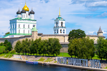 Псковский кремль, Псково-Печерский монастырь, Изборская крепость