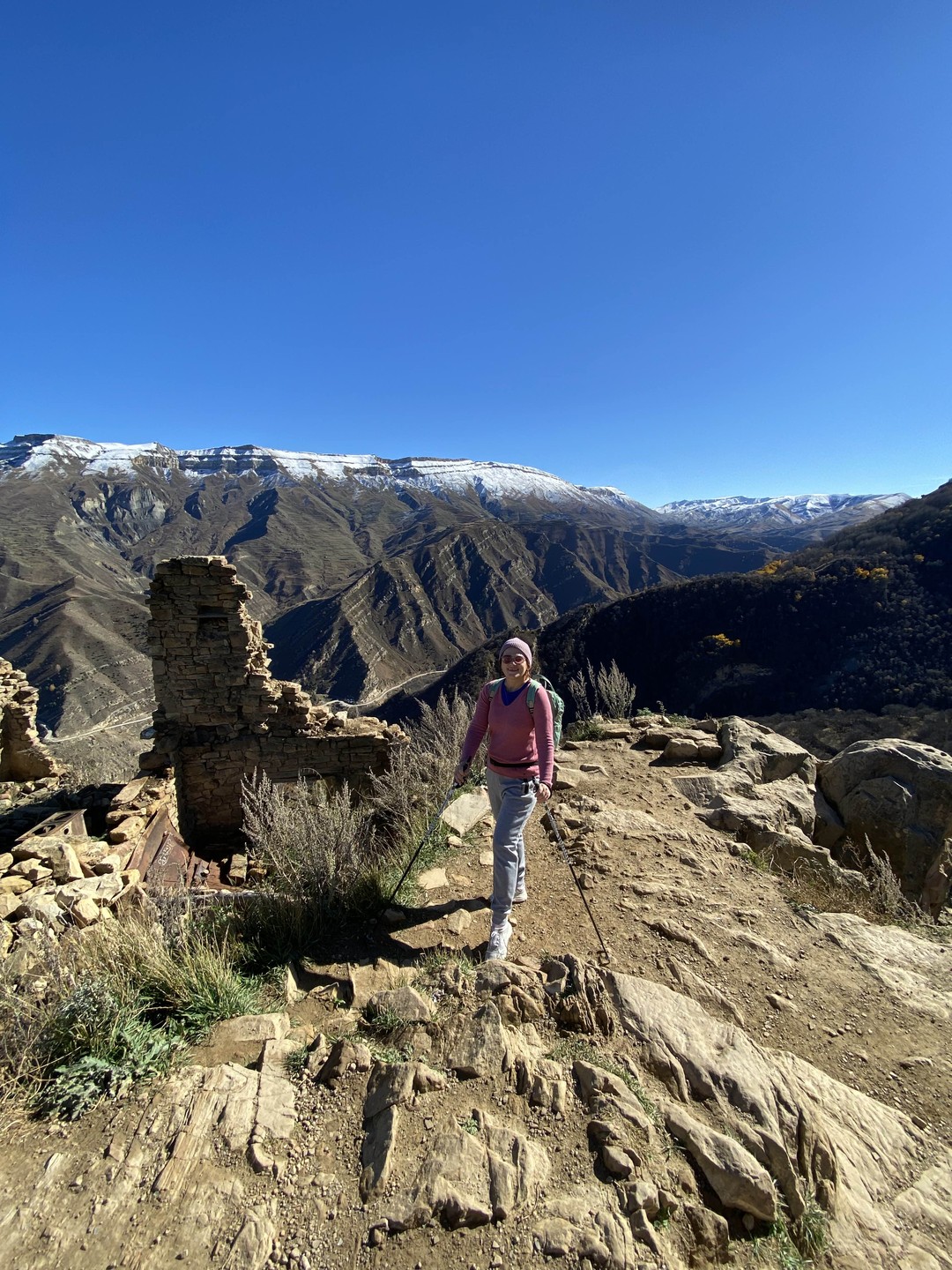 Замечательная экскурсия для любителей природы,горных пейзажей,террас,загадочных пустующих городов. Отличный мини-вэн Хонда,отличный интеллигентный гид Аслан,в стоимость включены