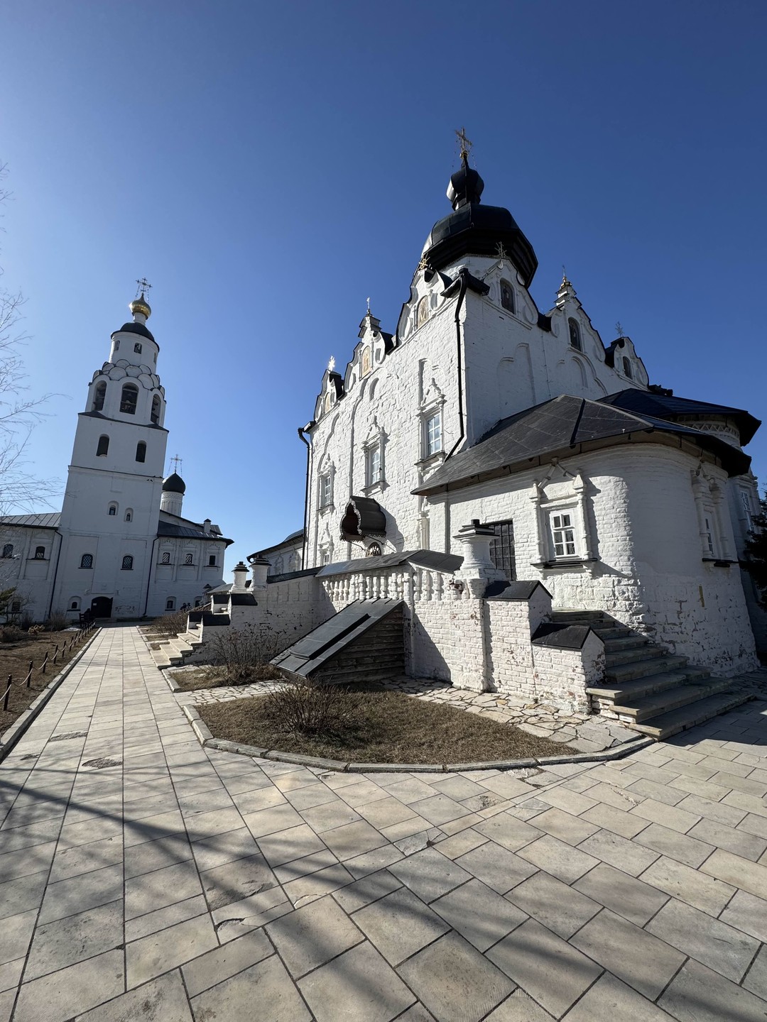 Высокая клиентоориентированность, все пожелания учитываются полностью и своевременно, приятная коммуникация, оптимальные маршруты сообразно обстановке!!!