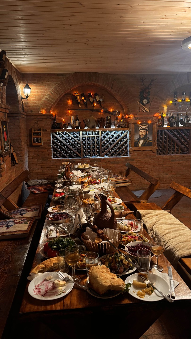 С огромным удовольствием делюсь впечатлениями от мастер-класса грузинского застолья! Это было невероятно душевно, тепло и по-настоящему