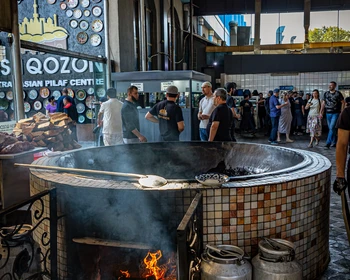 Экскурсия по Ташкенту: Хаст-Имам, хранитель росписи иката и Центр плова