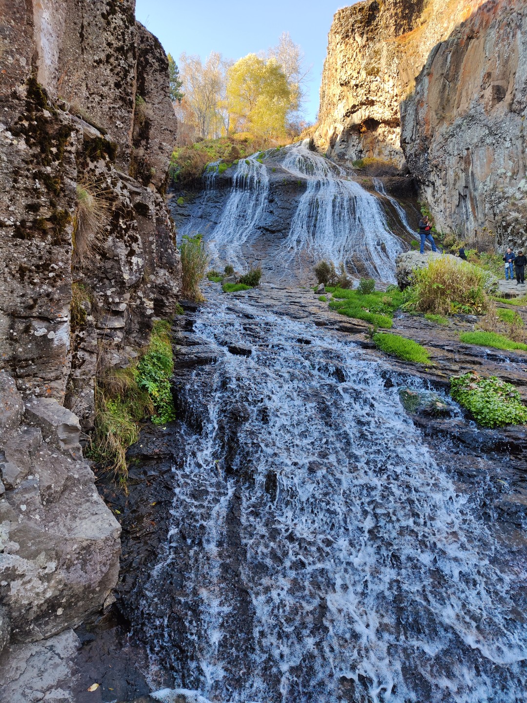 Получилось отличное путешествие, мы смогли увидеть и природные красоты, и городские улочки, и исторические объекты. Познакомились