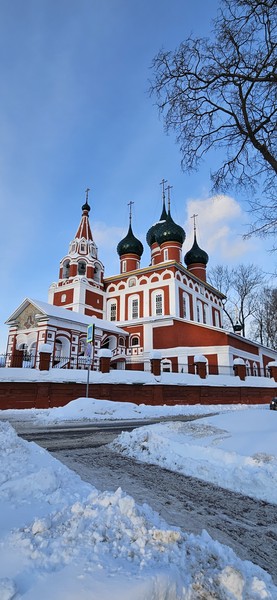 Экскурсионную программу проводил Руслан, очень профессиональный гид, отлично знающий свой город Ярославль, замечательный рассказчик с глубоким