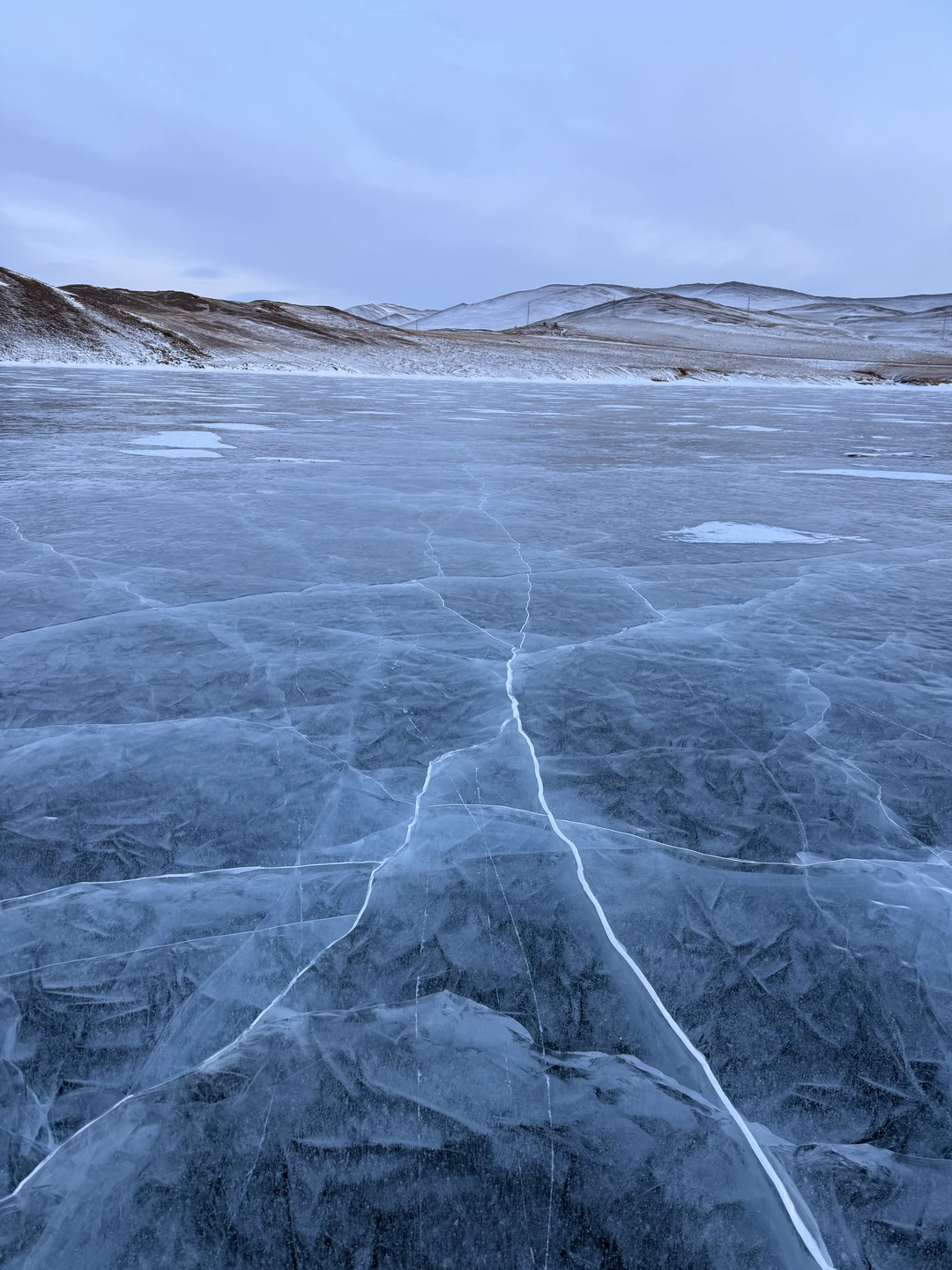 Нам все понравилось. Илья молодец, сварил нам хорошую уху из омуля. Машина теплая, удобная. Все прошло отлично
