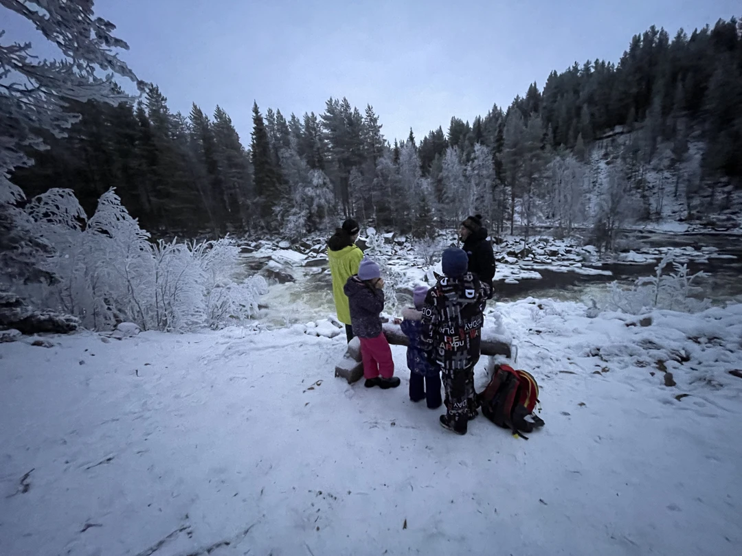 17-19 ноября Максим организовал для нашей семьи из 2 взрослых и 3 детей (11, 9 и 5 лет) потрясающий тур