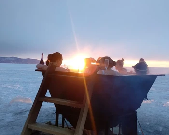 Байкальский лёд, приключения и ванна прямо на берегу