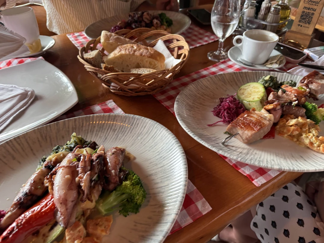 очень хорошая экскурсия. все, как я хотела – обзорная экскурсия с небольшим количеством исторических справок. я