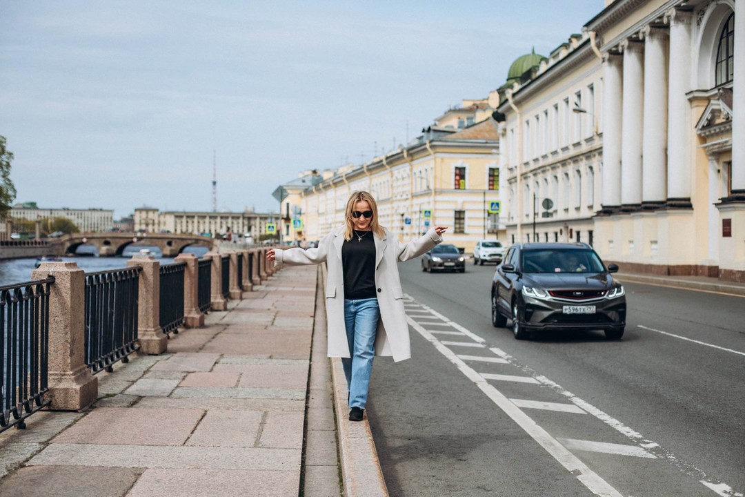 Марина очень приятная, позитивная и легкая в общении девушка. Она отлично разбирается в своей работе, маршрут,
