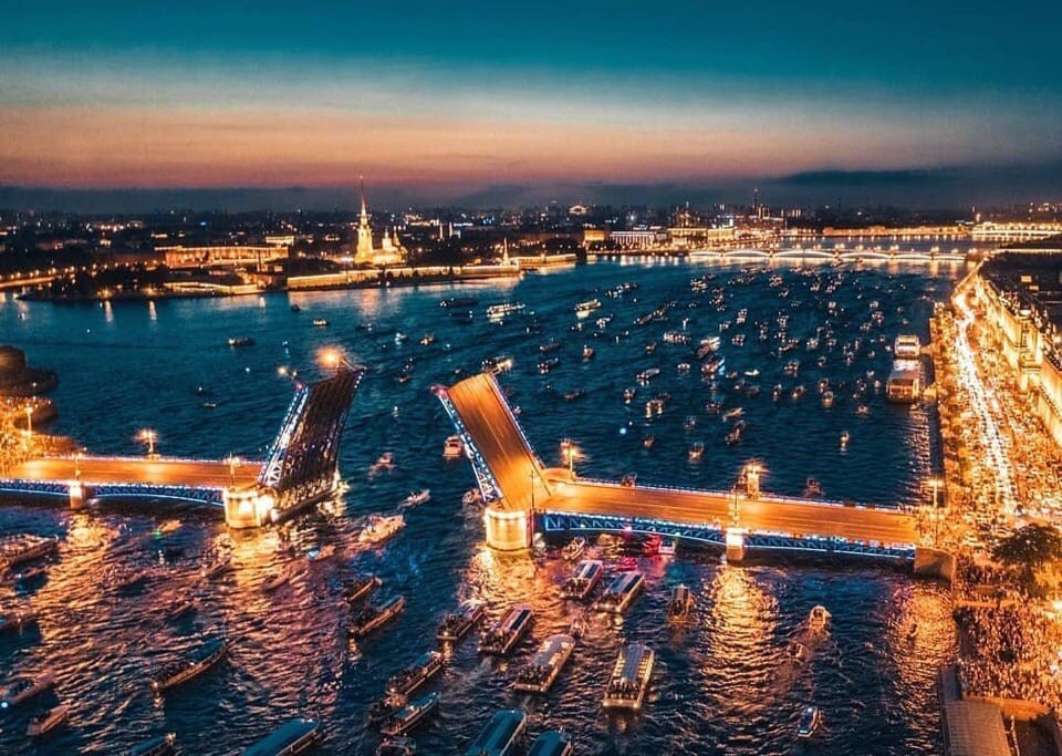 Прогулка на катере на развод мостов
