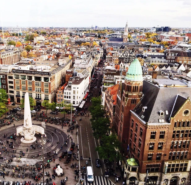 Площадь Дам