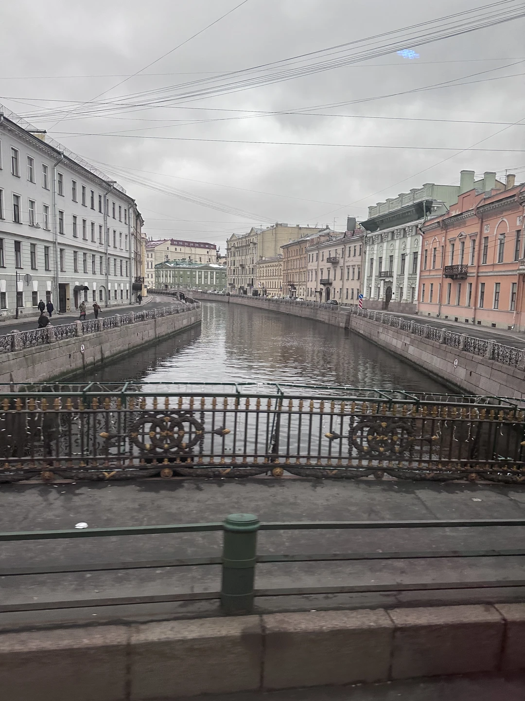 Очень было интересно, всё доходчиво рассказывала девушка, отвечала на все вопросы, беседы были с юмором) уделяла