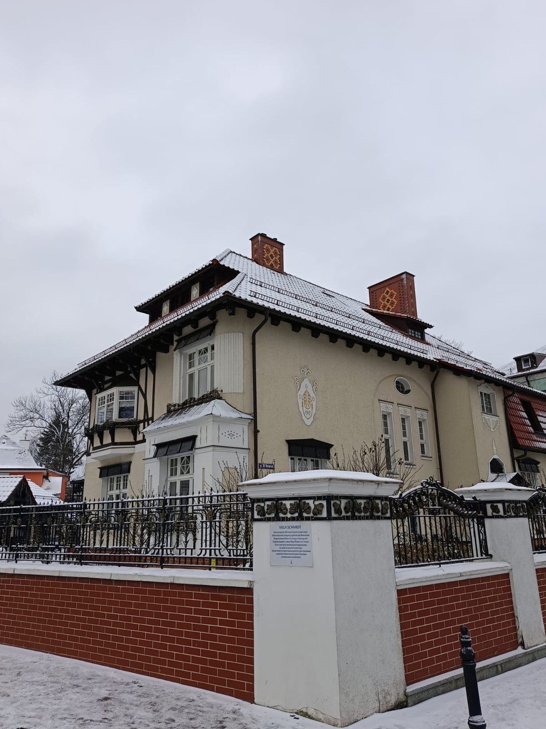 Очень интересная экскурсия, особенно пеший маршрут по району старых немецких вилл Амалиенау. Экскурсовод Наталья грамотно владеет
