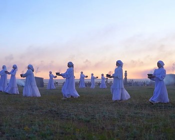 Продолжение праздничных гуляний, встреча Солнца и спортивные состязания
