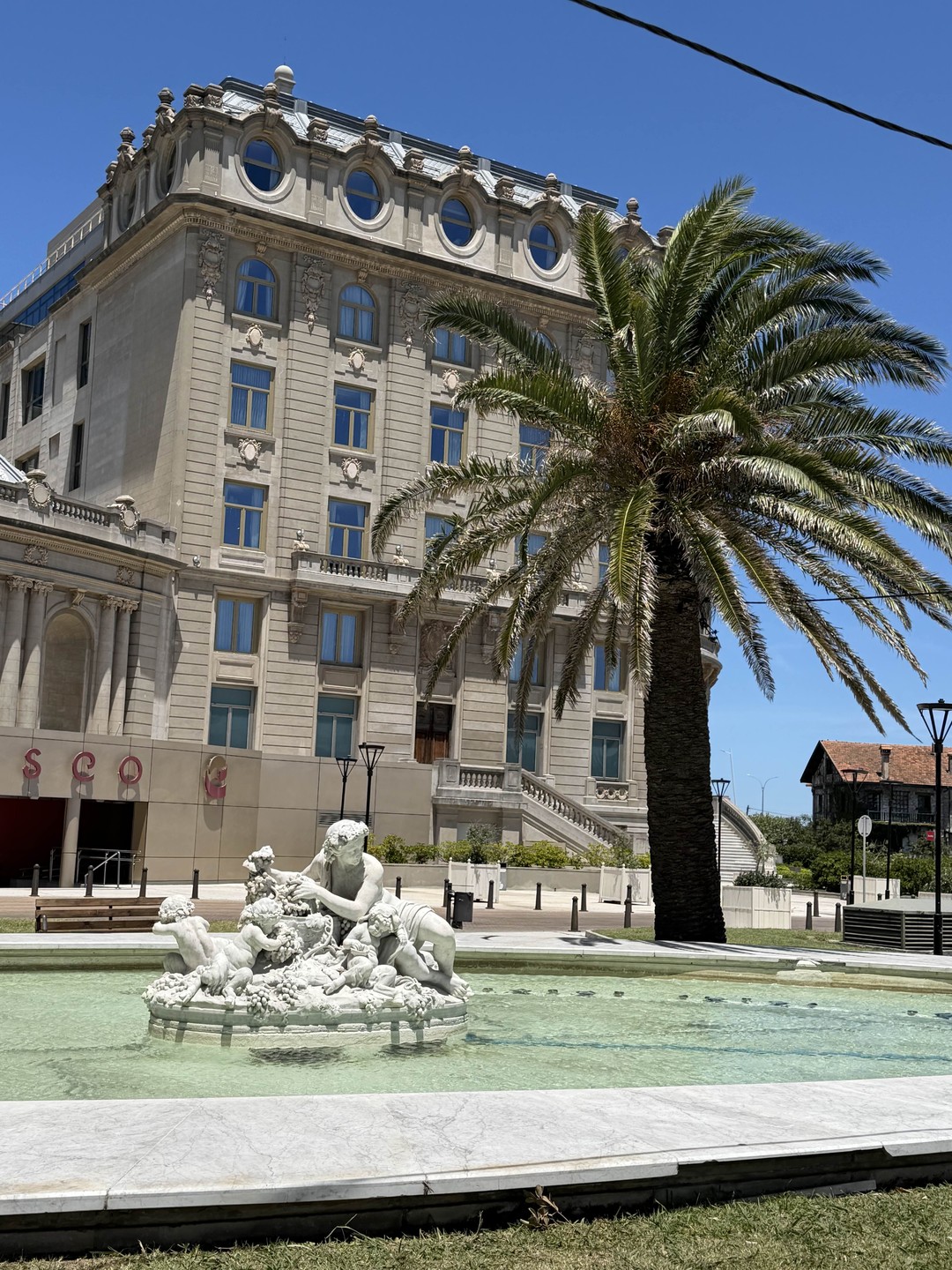 Мы провели прекрасный день в обществе Евгения, который за короткое время остановки нашего корабля смог познакомить