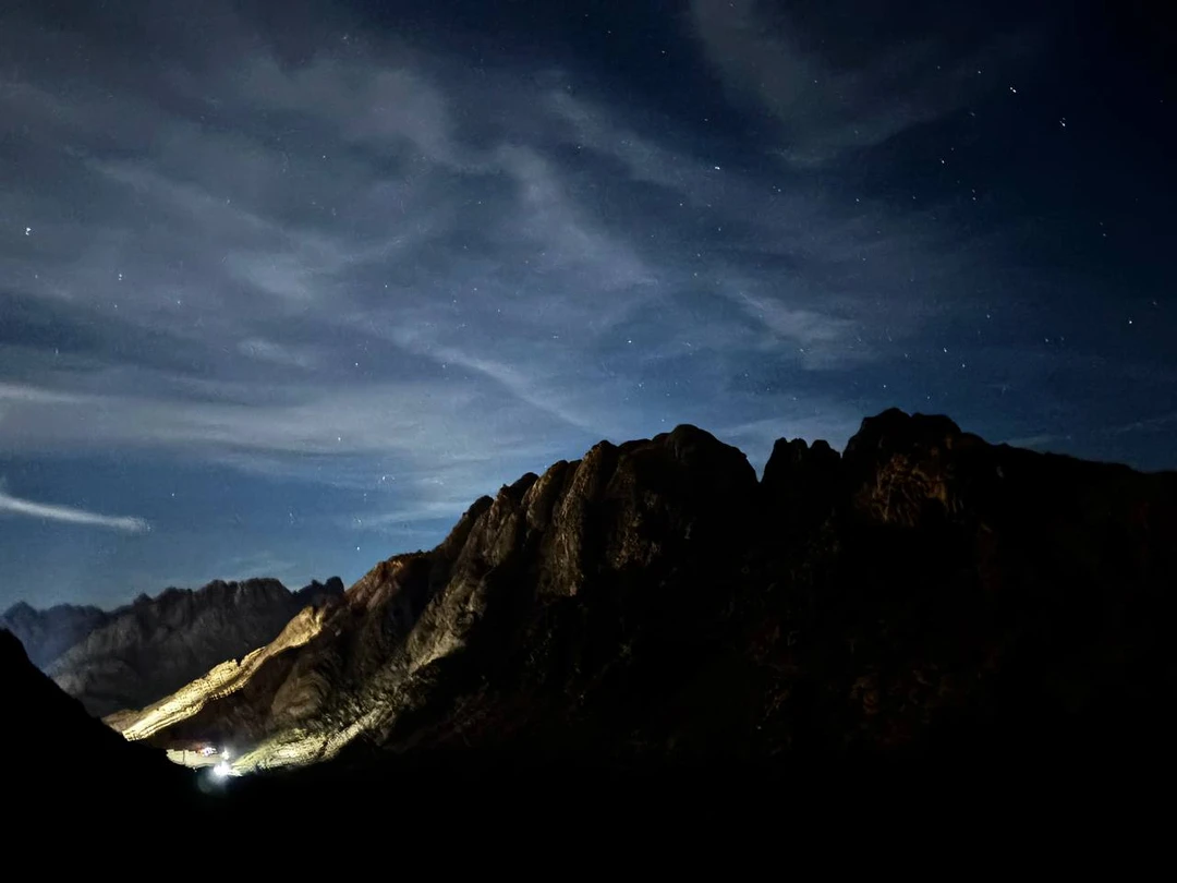 Очень впечатляющее путешествие. Действительно преодоление себя и расстояния. Были зимой, очень холодно и очень сильный ветер.