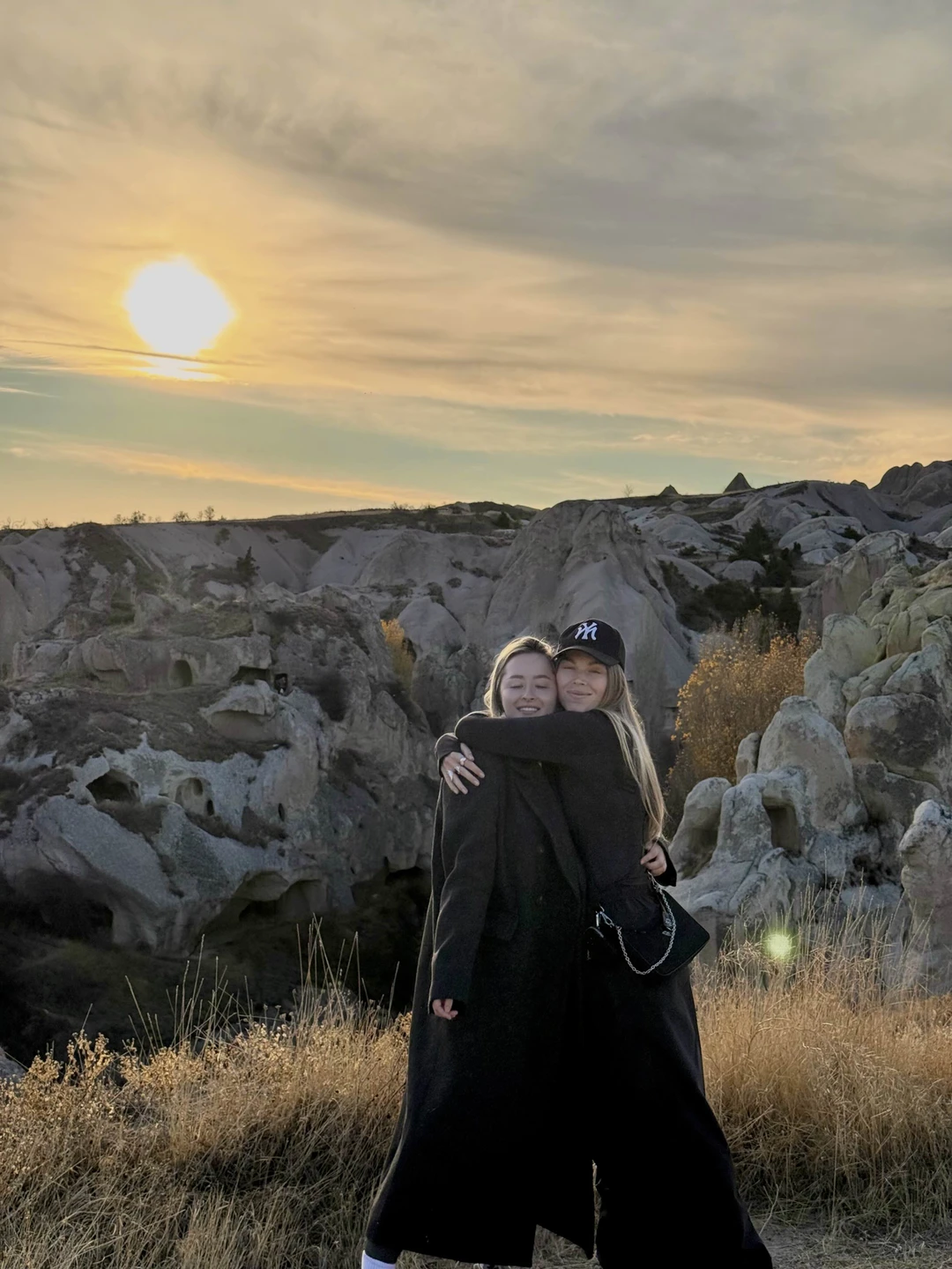 Отличная поездка, водитель очень уверенно и при этом иногда виртуозно прокатил нас по всем локациям, был