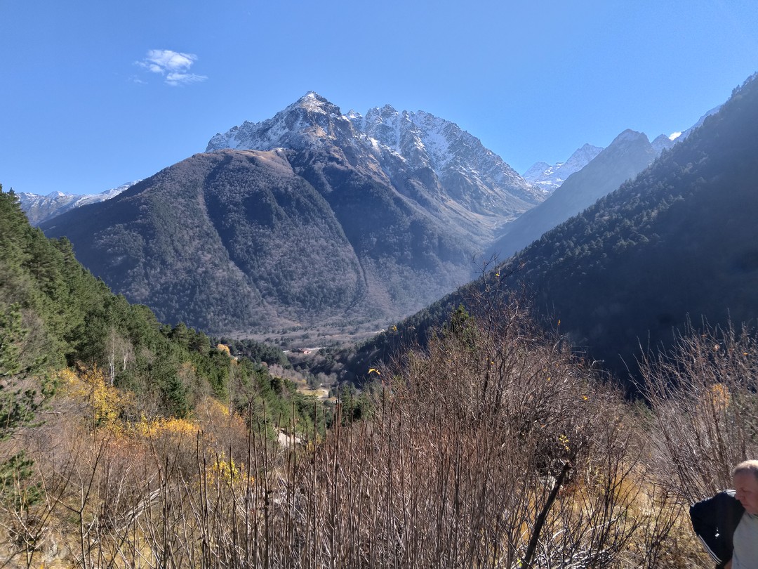 Дигорское ущелье одно из самых красивых мест в Северной Осетии - путешествовать по нему можно бесконечно
