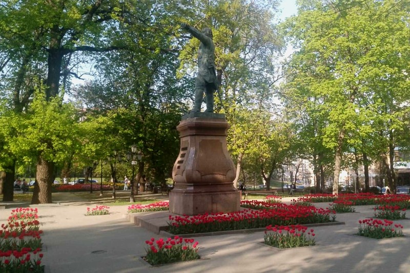 По Большой Дворянской: от дома Маршака до дворца Екатерины Великой