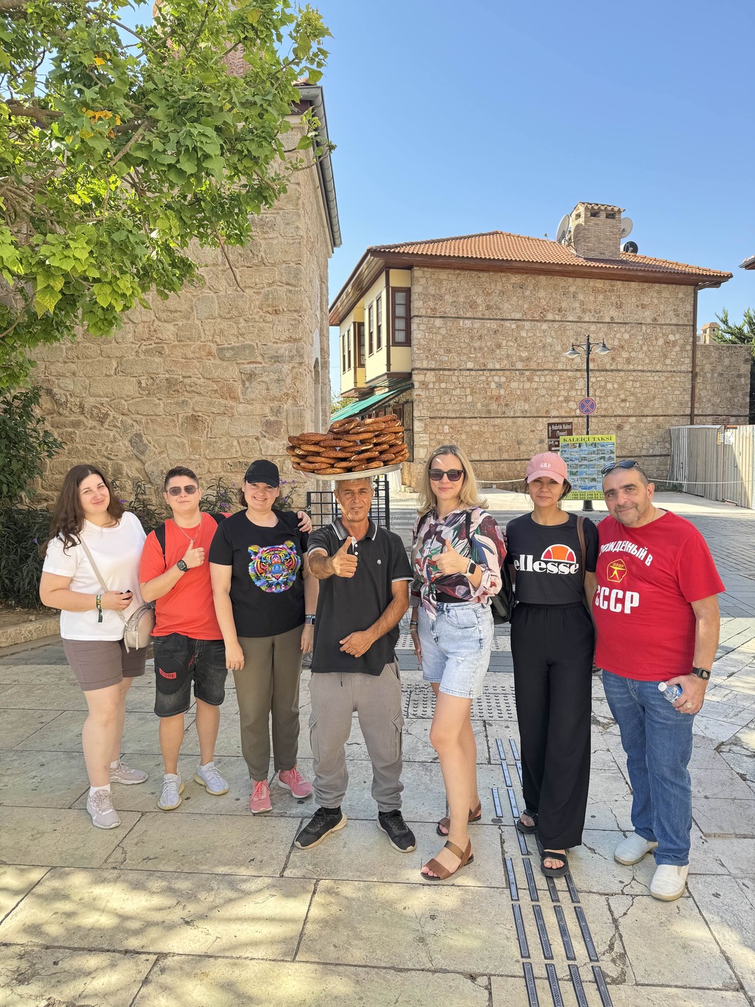 Экскурсия понравилась своим спокойным и размеренным темпом. Прогулка получилась приятная и познавательная. По мимо своего материала