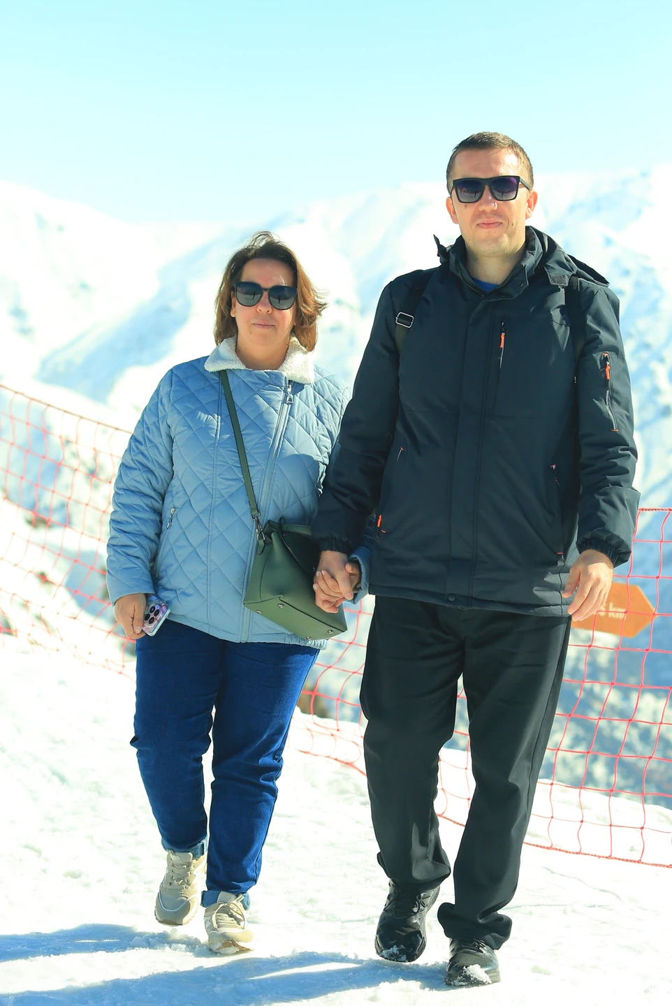 Большое спасибо Сарвару за прекрасную поездку в горы! С утра мы отправились на курорт Амирсой, где