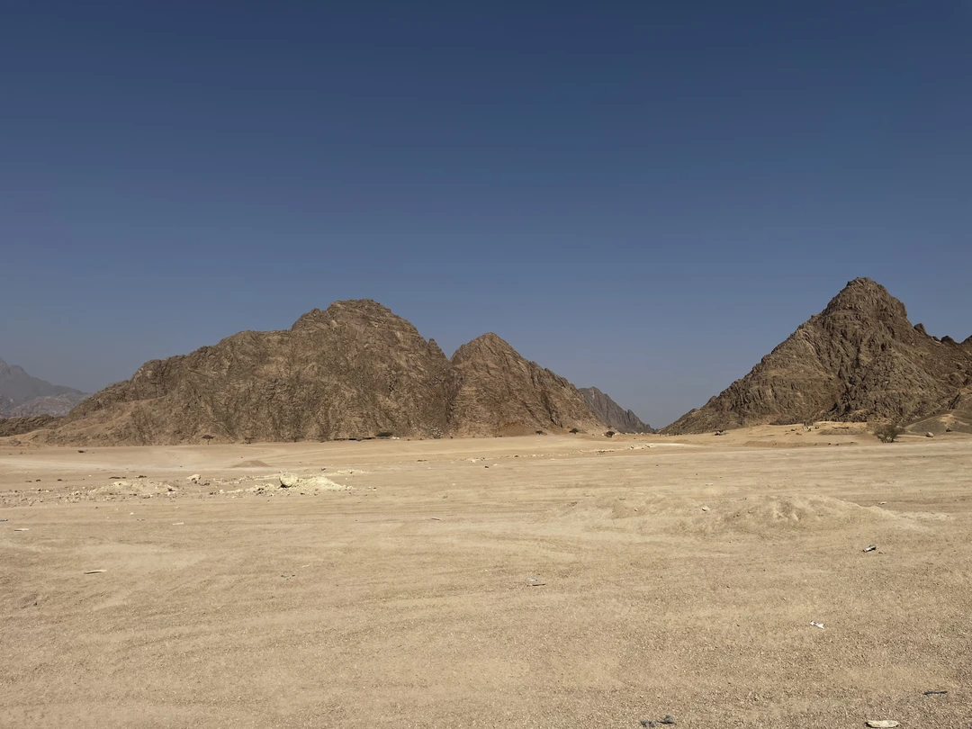 В целом все понравилось, забрали от отеля, привезли на место, арафатки, очки можно купить на месте