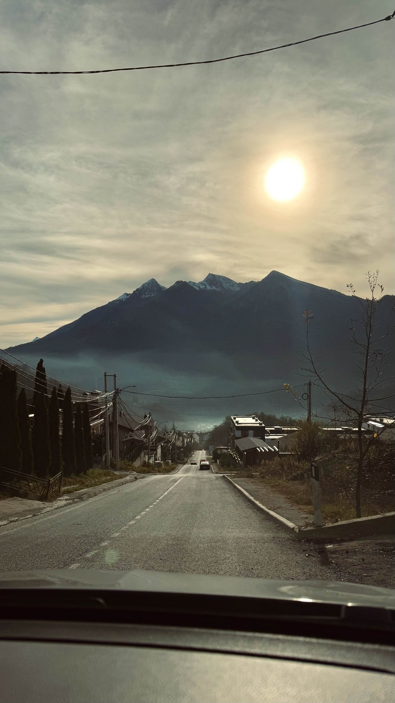 Договорились с Натальей начать путешествие в желаемое время. Выехали пораньше пока все спали, и застали пустые
