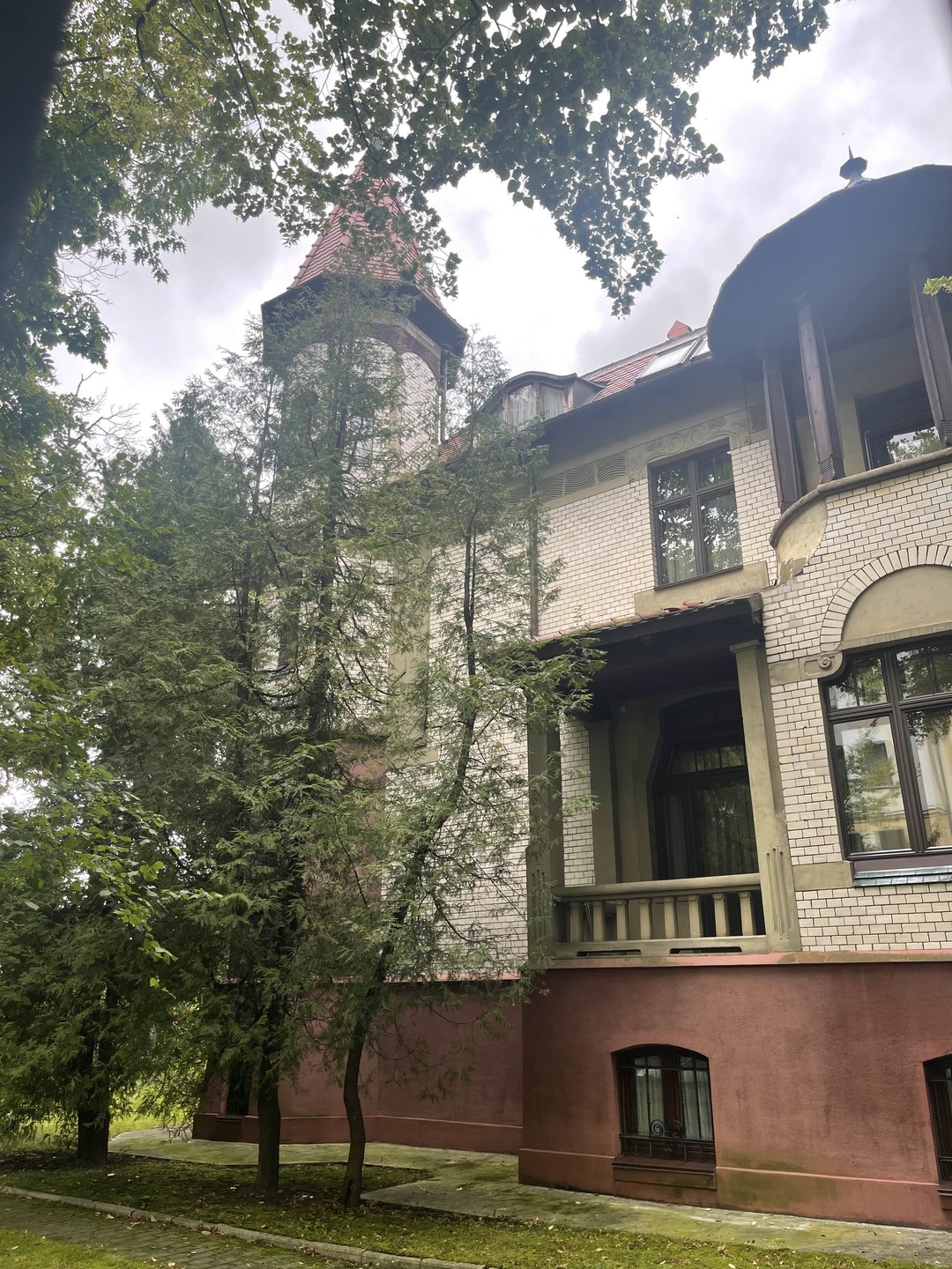 Мы в Калининграде второй раз, в первый приезд не успели побывать в Амалиенау, поэтому взяли тематическую