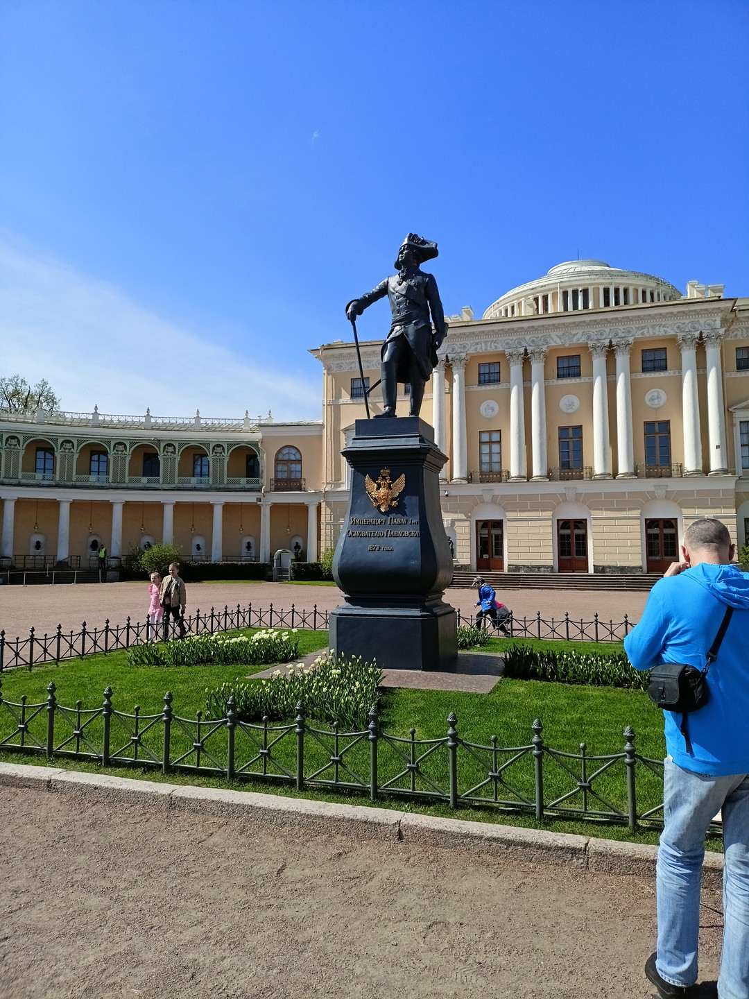 Мне повезло пройтись по Павловскому комплексу с таким знающим гидом и просто приятным человеком,как Игорь. Павловский