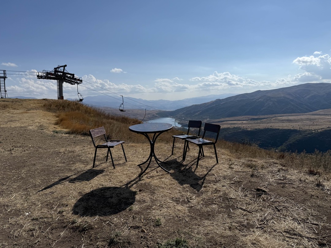 Вардан настоящий историк, а еще искренний и честный человек, с которым очень приятно знакомиться с новой страной и путешествовать!