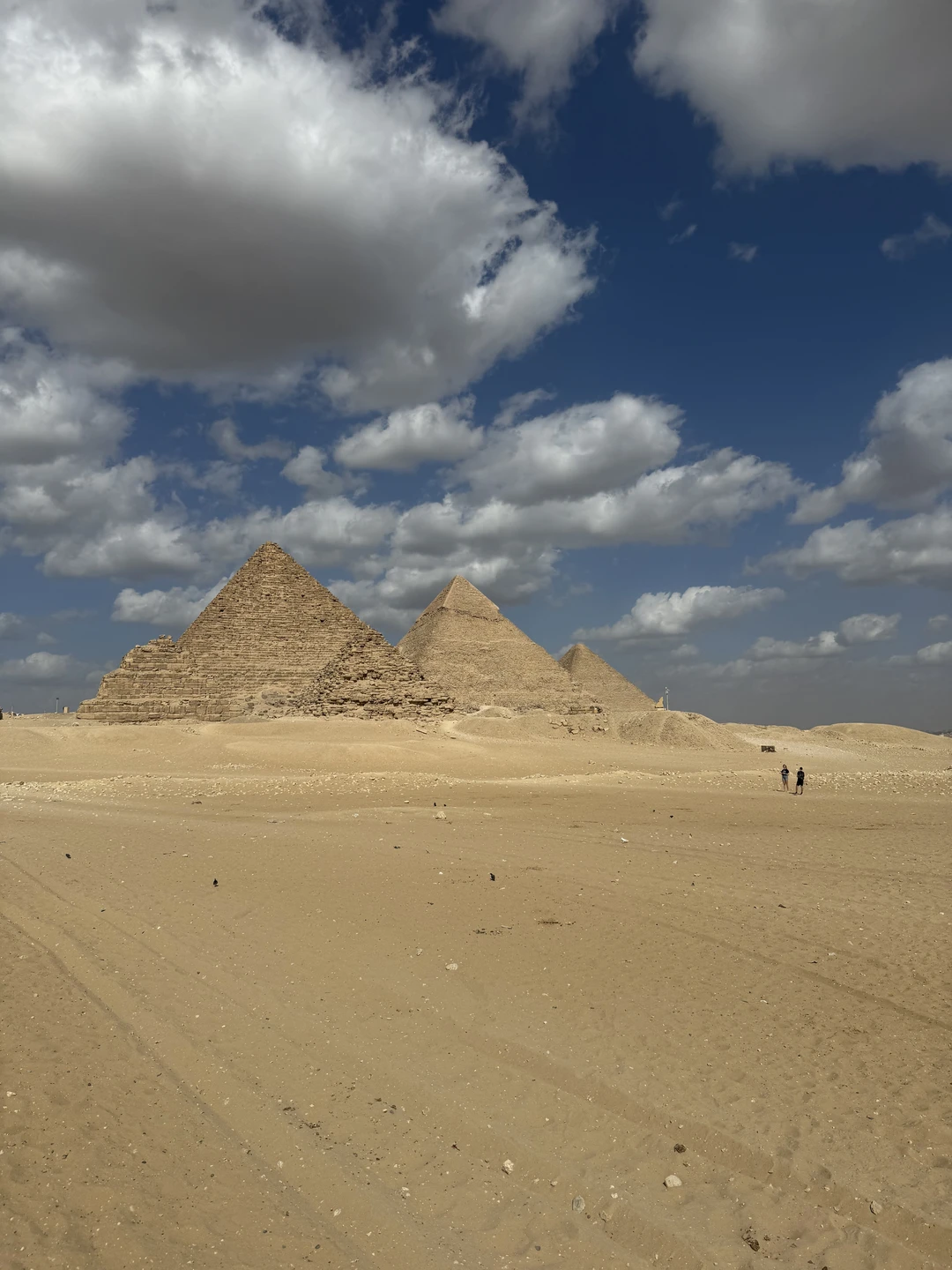 Лучшим решением в путешествии было обратиться к Сайду для организации туров. Так как нас много, программу