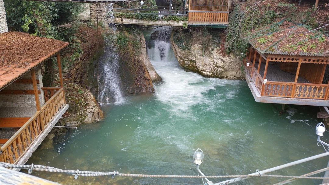 Сегодня ездили на экскурсию на Черниговские водопады с гидом Астамуром. Водопады шикарные, рады Очень, что посетили