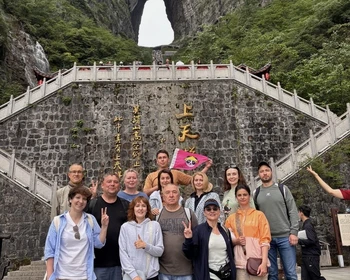 Милые панды, переезд в Чжанцзяцзе, подъём на вершину Тяньмэньшань и серпантин с 99 поворотами