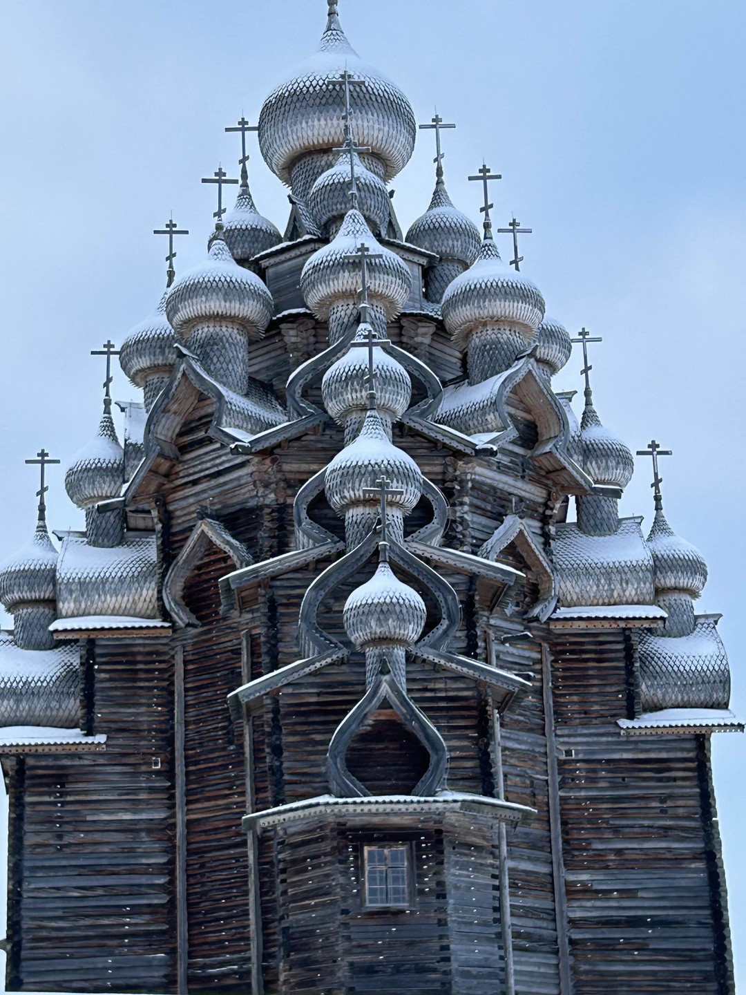 Были на Кижах 24.01.26. Понравилось,но замерзли,хотя было не очень морозно. Одеваться надо потеплее. И конечно хотелось