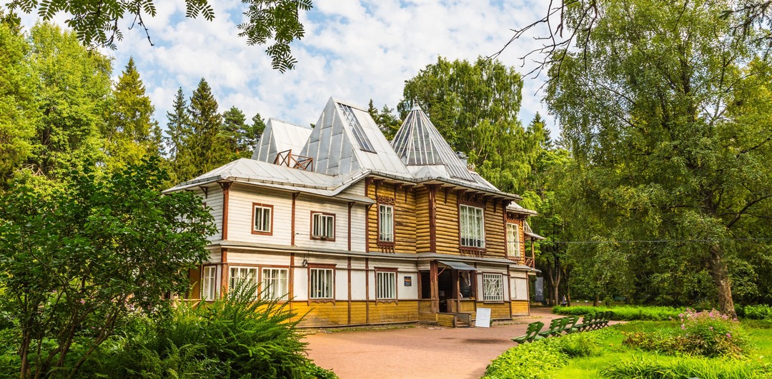 Қаһарлы брюнетка порно