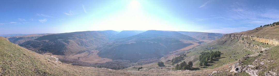 Отличная конная прогулка, шикарные виды, чуткие лошади, но прогулка длилась примерно полтора часа (с получасовой остановкой