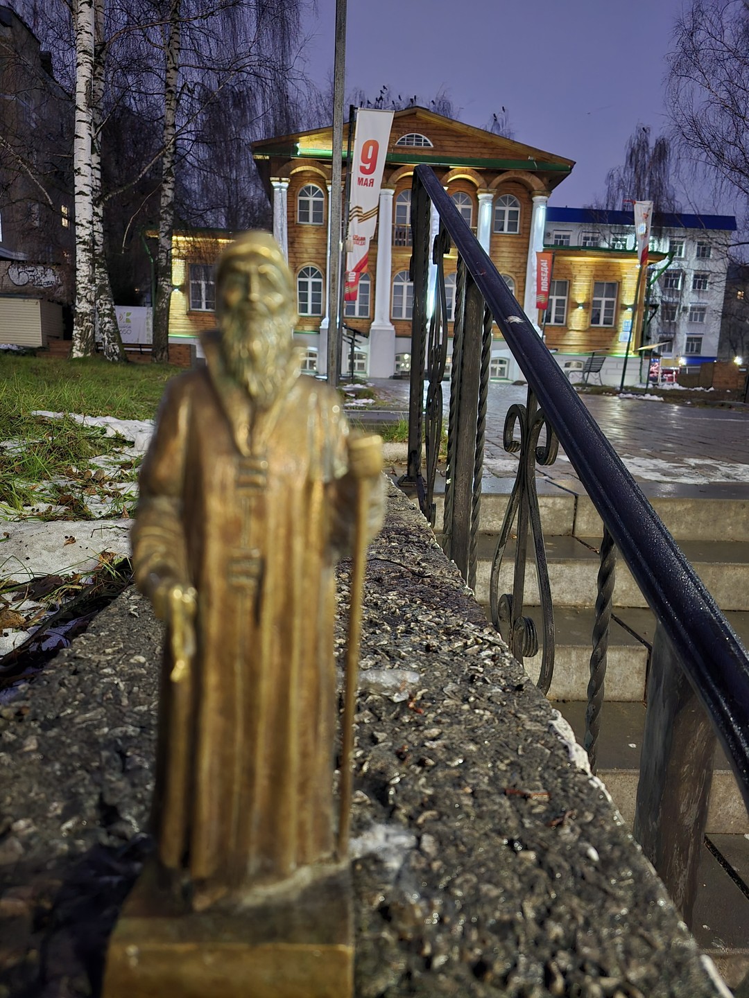 Очень, очень приятный молодой мужчина