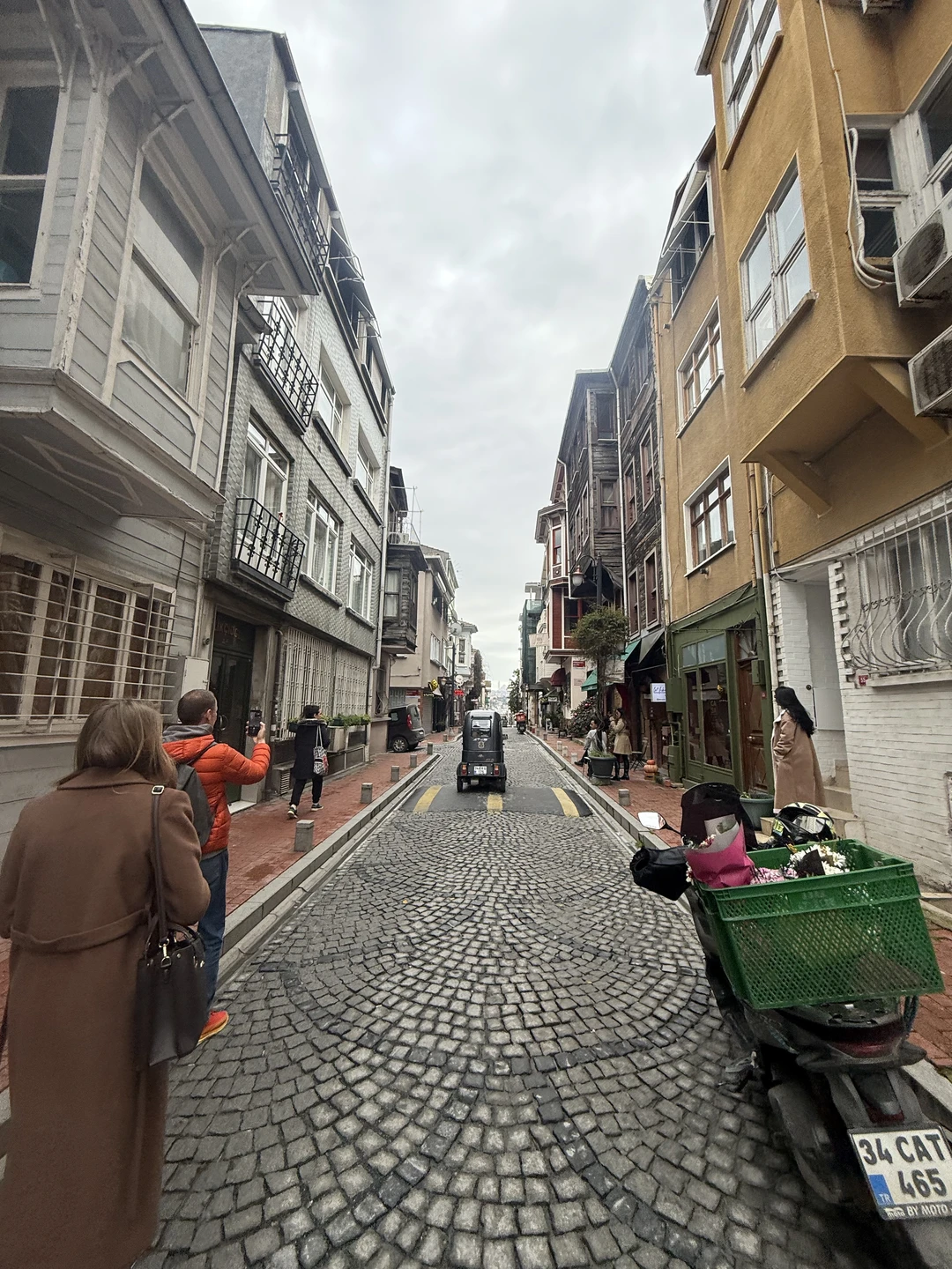 Нам очень понравилась эта экскурсия и экскурсовод Ясмина. Действительно это нетипичные места в Стамбуле в которые не попасть массовому туристу