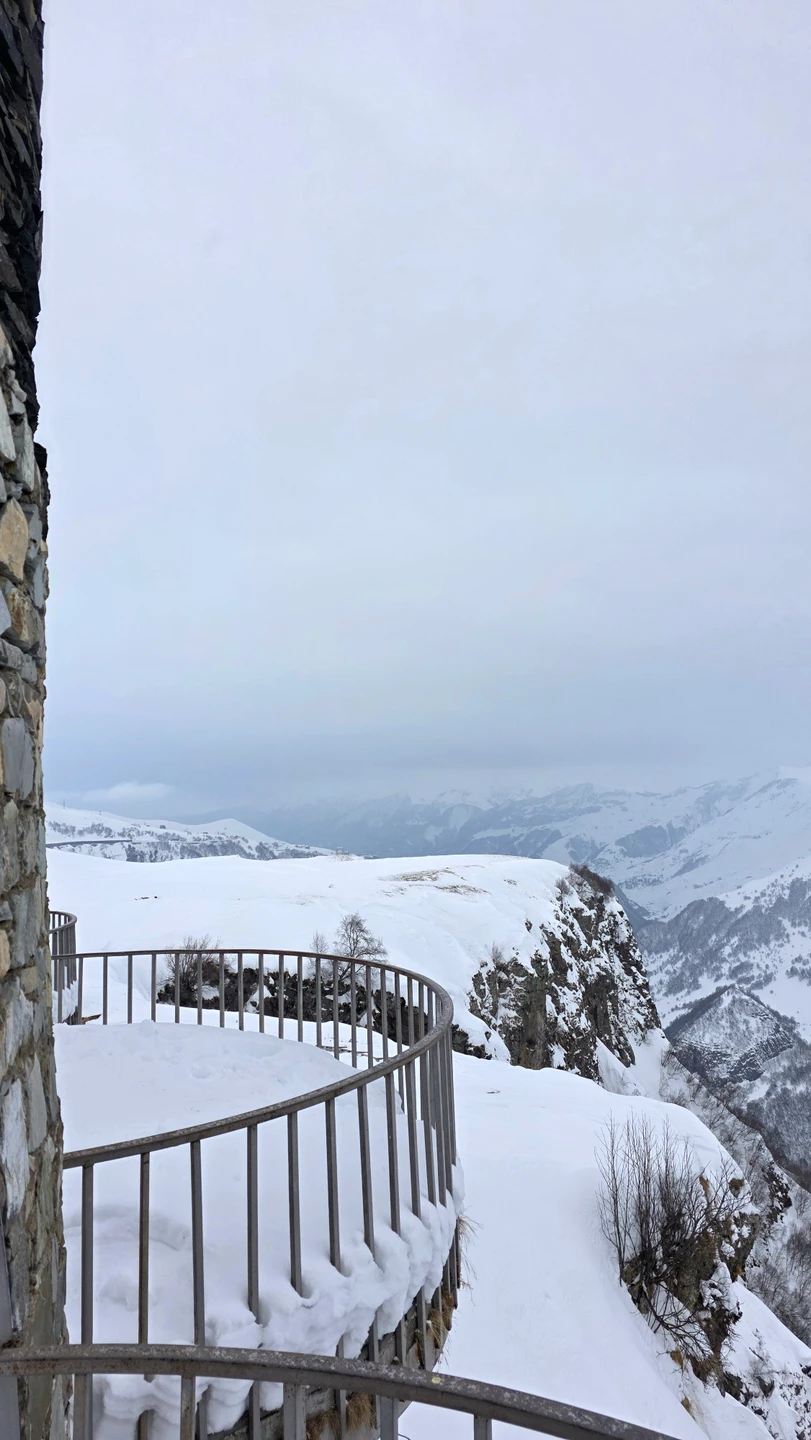 Всё прошло прекрасно! Экскурсия была на 2ух языках: английский и русский, интересные и впечатляющие локации на