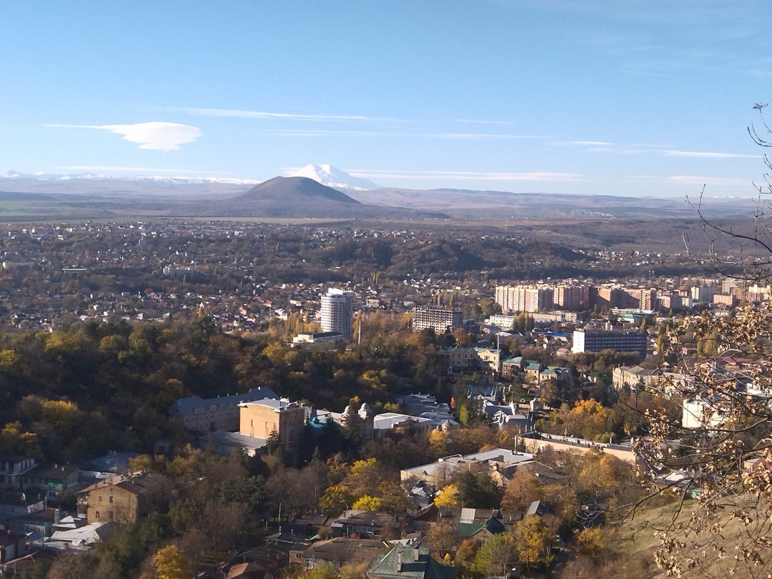 1 ноября были на экскурсии с Татьяной. Нас было 5 взрослых. Татьяна на своей машине, где