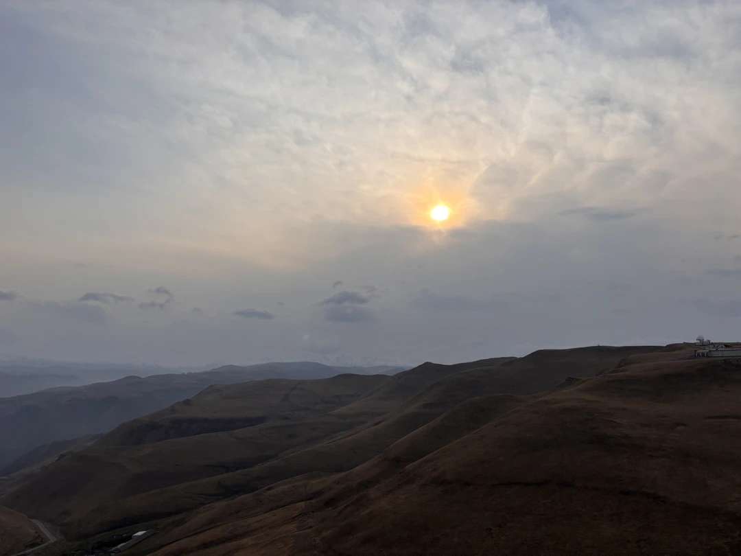 Отличная дорога, комфортная машина с профессионалом за рулем и красота вокруг) По организации все супер: на