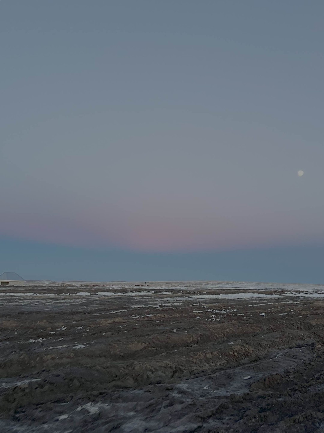 Очень живописный маршрут, потрясающие виды на Эльбрус. Среди точек: «Два монаха», «Скалистый амфитеатр», Плато Большой и