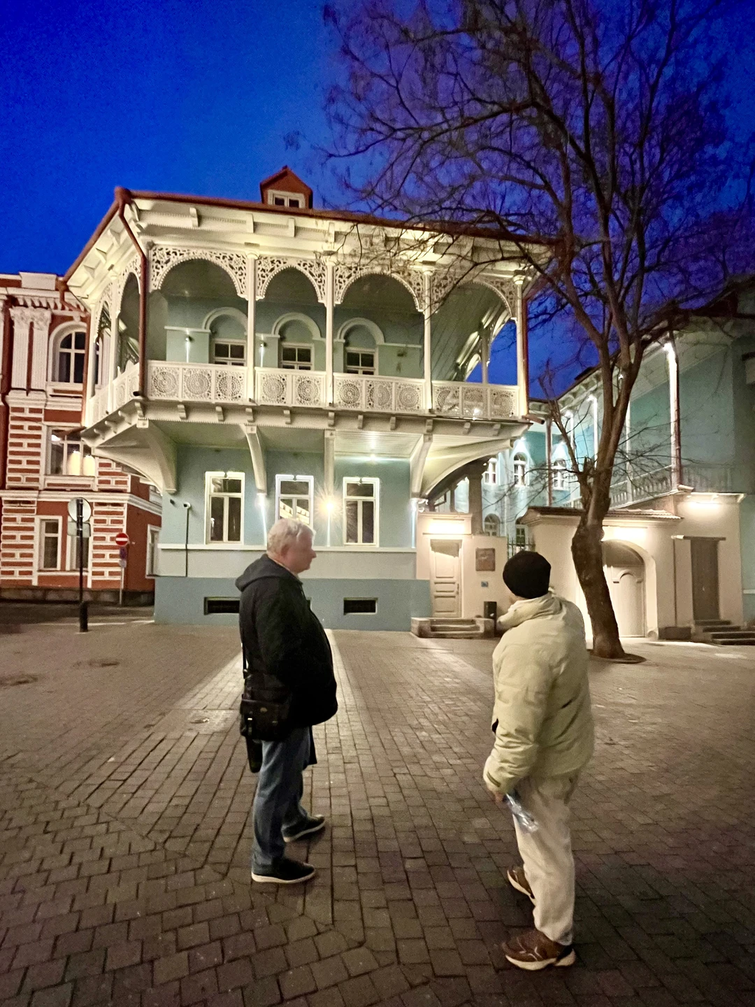 Посетили эту экскурсию две недели назад, нам было очень интересно услышать множество необычных фактов из истории